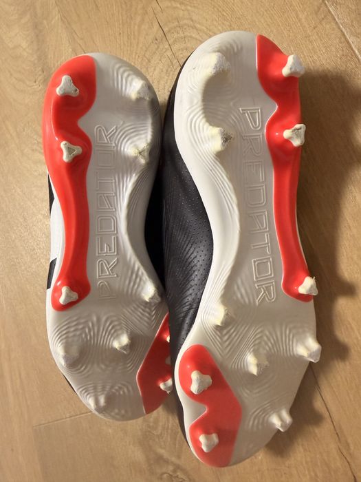 Футболни обувки за деца Adidas Predator
