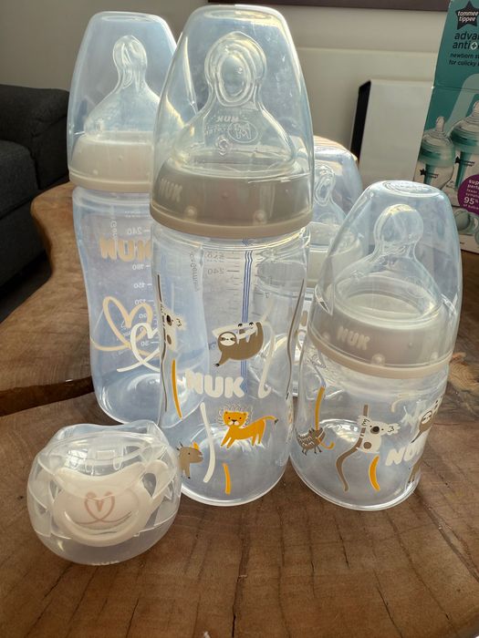 Бебешки играчки , обувки , книжка аудио приказки .