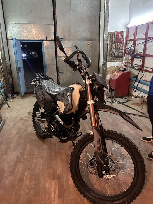 Мотоцикл эндуро 300 куб