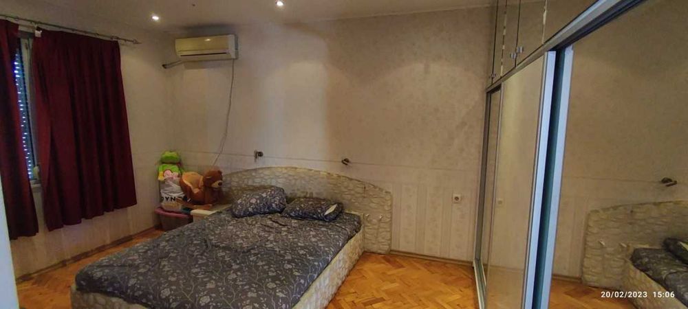 Тристаен Апартамент, Смирненски