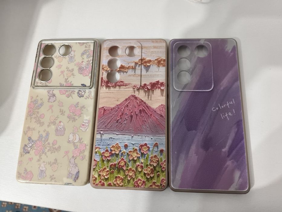 Отдам бесплатно чехлы