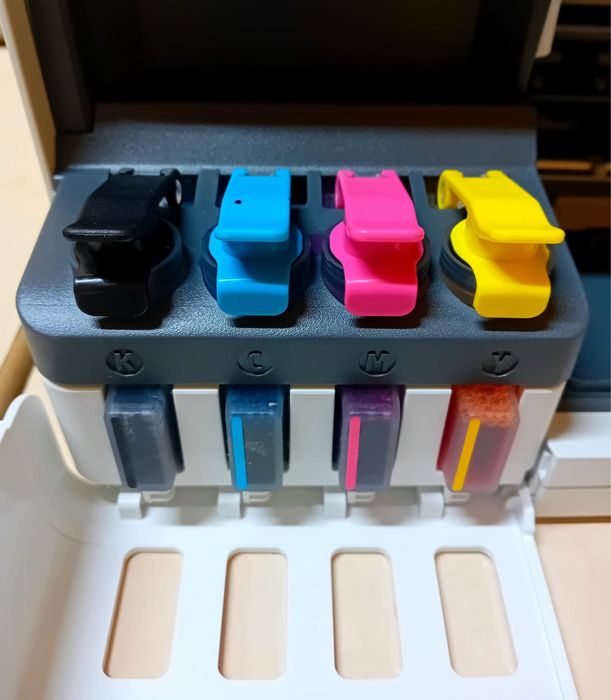 Vând imprimantă HP Smart Tank 585