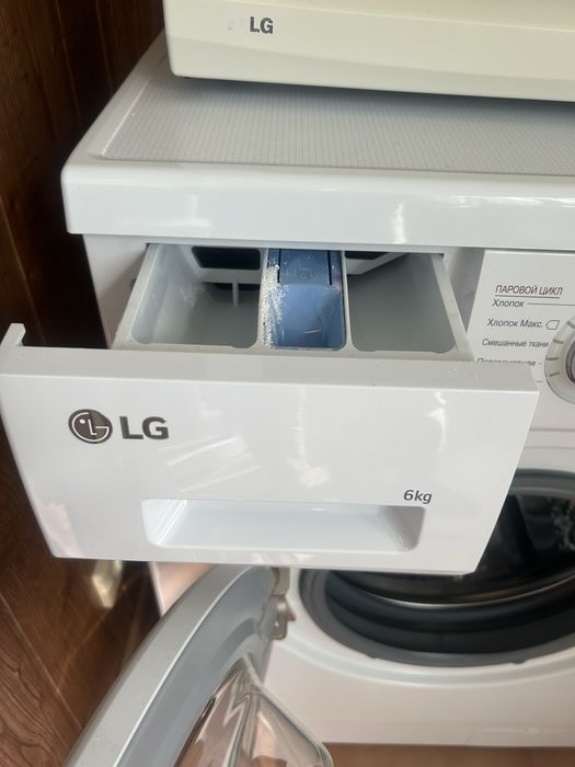 Стиральная машинка LG    F2J3NSOW