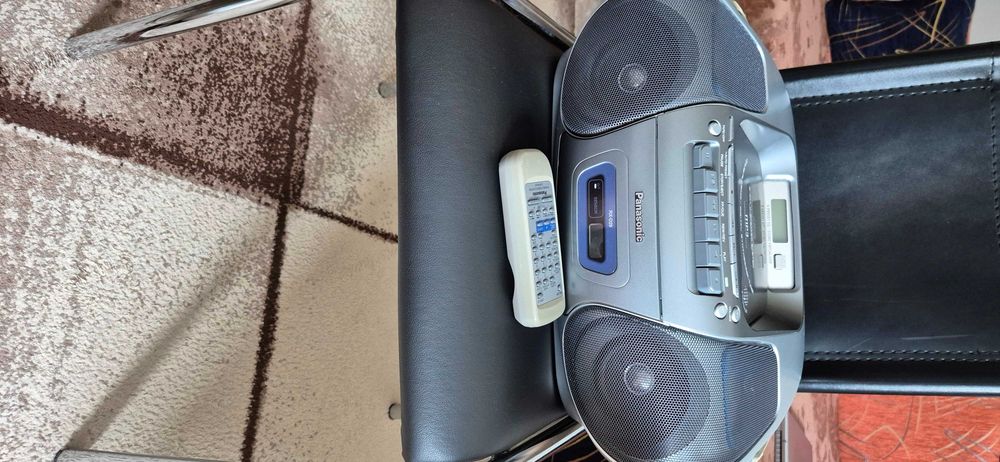 Продавам съвсем запазен касетофон Panasonic