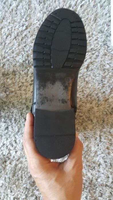 Vând o pereche de cizme de damă din piele nr 38