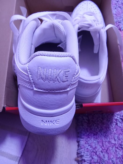 Vând Nike Air Force 1