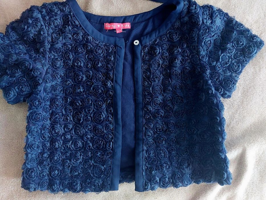 Продава се официална рокля за момиче 7'-10  години,  128 см