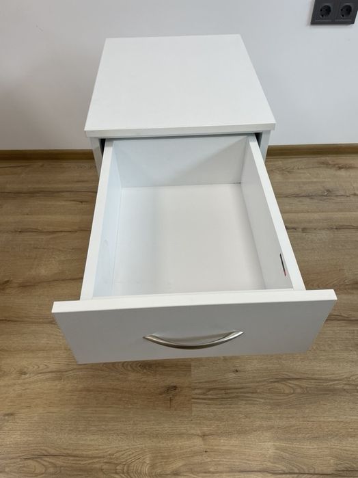 Регулируемо бюро с контейнер