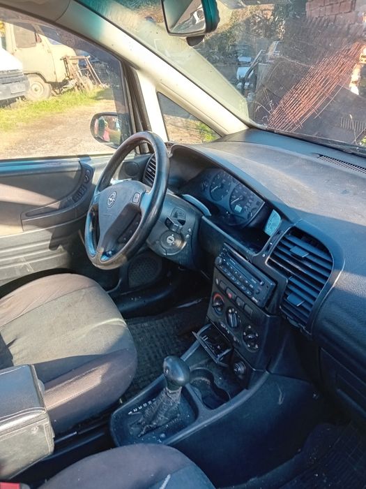 Продавам Зафира на части 1.8 16в.115кс.99г.