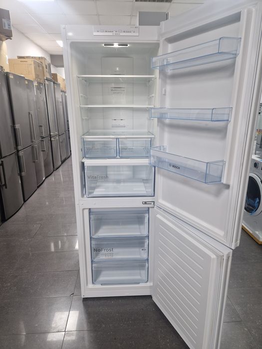 Хладилник с фризер Bosch 357 литра