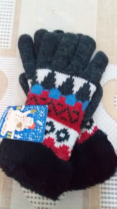 Продам перчатки зимние теплые серые цветные.
