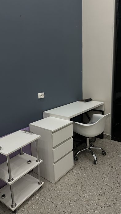 Сдается маникюрный стол в аренду.