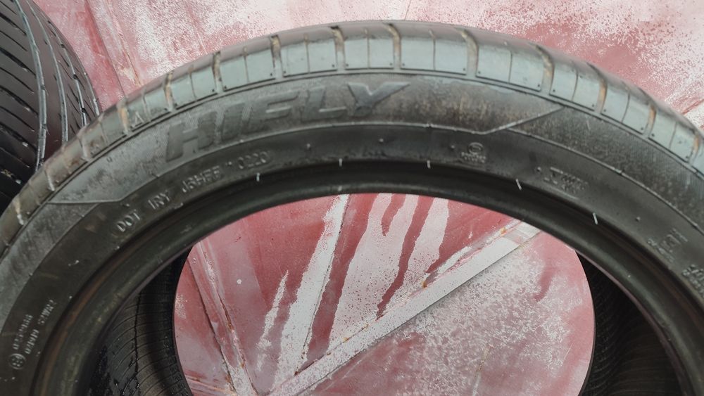 Vând anvelope 245/45/18