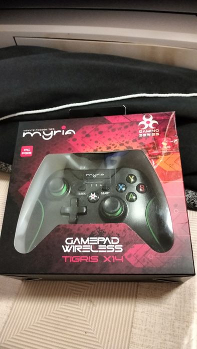 Vând joystick PS 3 wireless nou