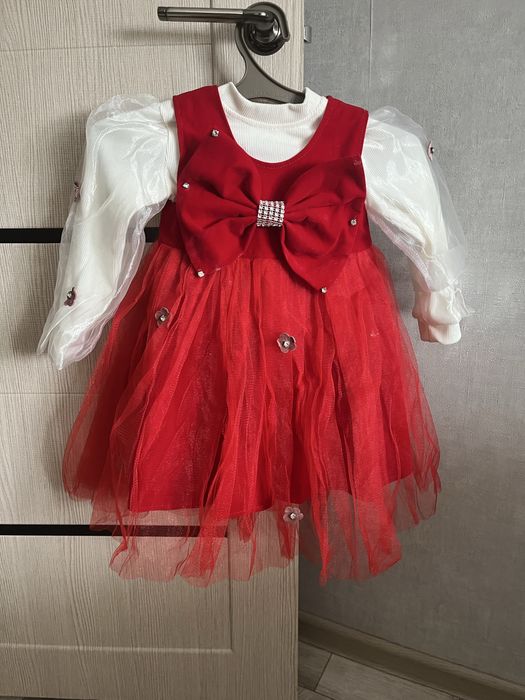 Продам платья для девочки 3-4 года