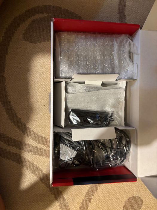Nintendo Switch V2 + 128 GB + Zelda Controller + Бонус игра“.