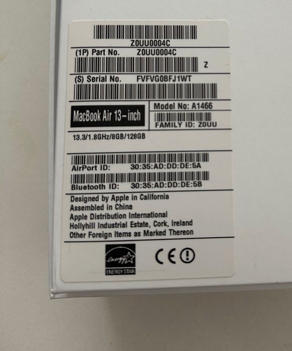 MacBook Air 13.3 inch intel core i3, 8 ram