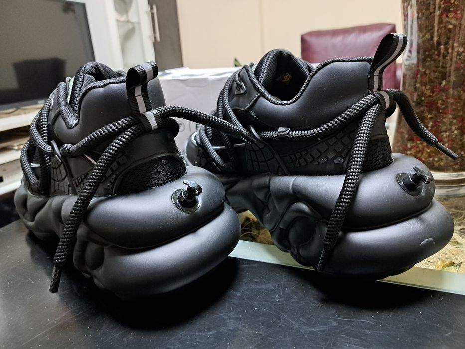 Продавам мъжки маратонки уникален модел 43,44 номер.