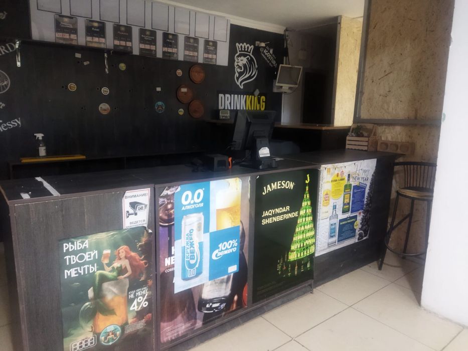 Мебель, для кафе и магазина.