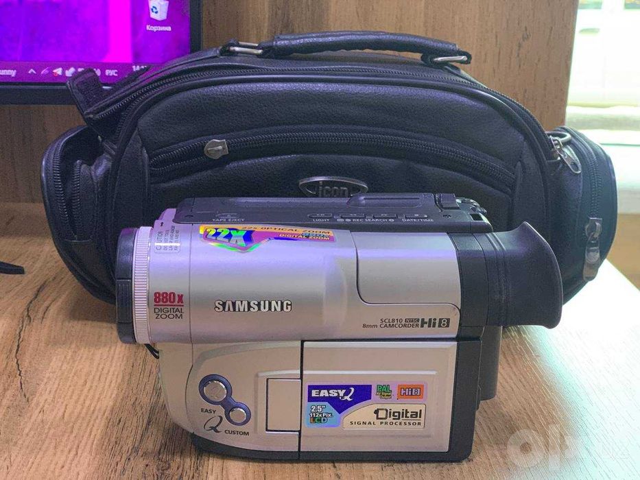 Продам в комплекте видео камеру SAMSUNG