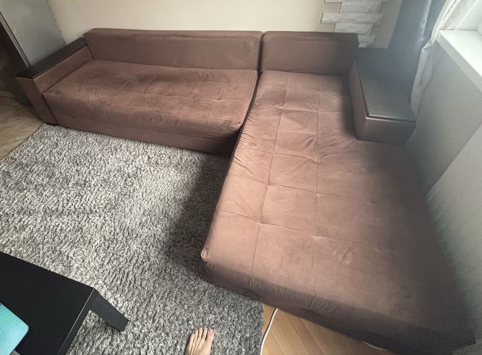 Ъглов диван за всекодневна.