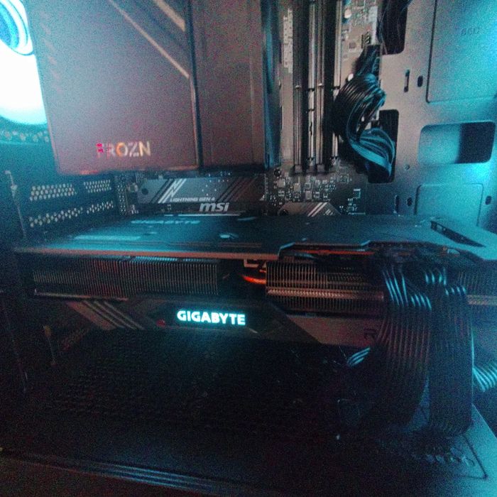 Gigabyte Rx 7700 xt