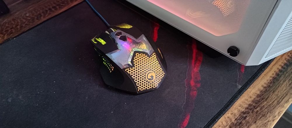 PC gaming (full setup) vând unitatea și separat preț 2650 lei