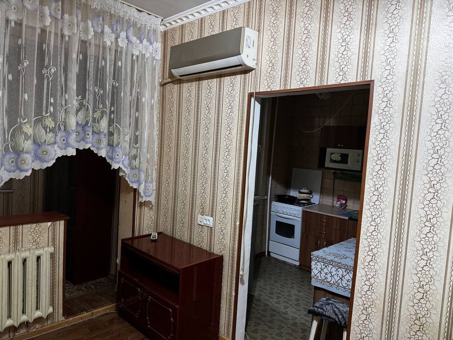 Продажа 1/1/4 на массиве Феруза, средний ремонт балкон 1,5х3, не торце
