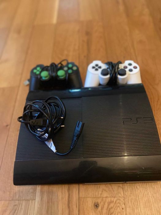 PS3 Super Slim 500GB + 2 controllere + PS Move + cameră + jocuri