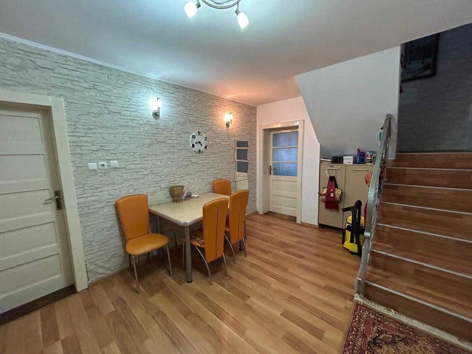 Casa de vanzare cu teren 20 ari in Decebal
