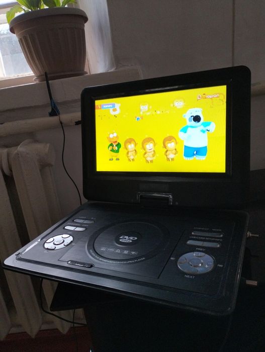 Продам мини телевизор с двд