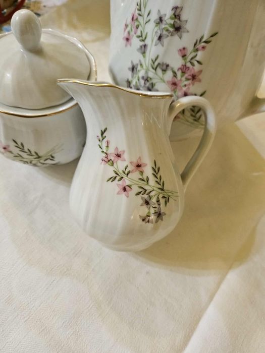 Чисто нови български порцеланови чинии и други красоти