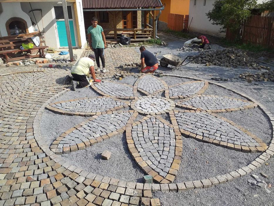 Piatră cubică în culori variate | Amenajăm grădina perfectă