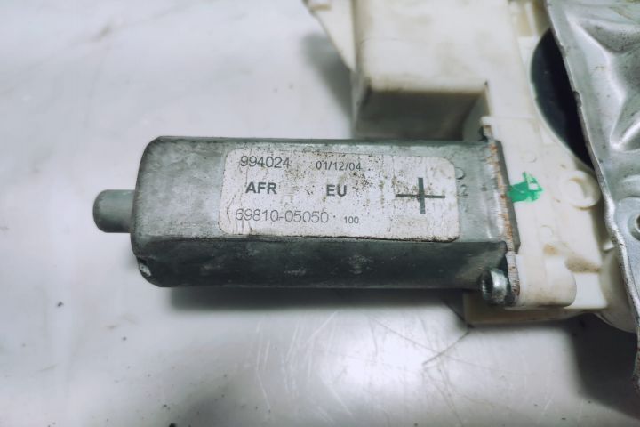 Macara drepata fata 69810-05050 Toyota Corolla E120/E130 (facelift) seria