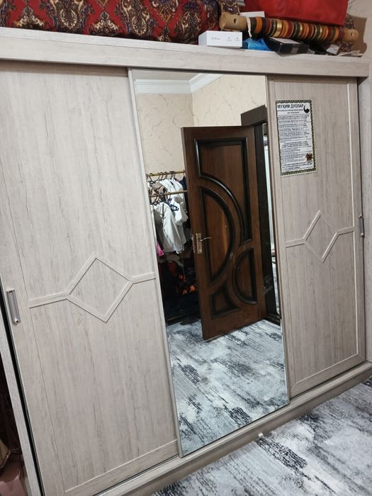 Kuxnni garnitur sotiladi