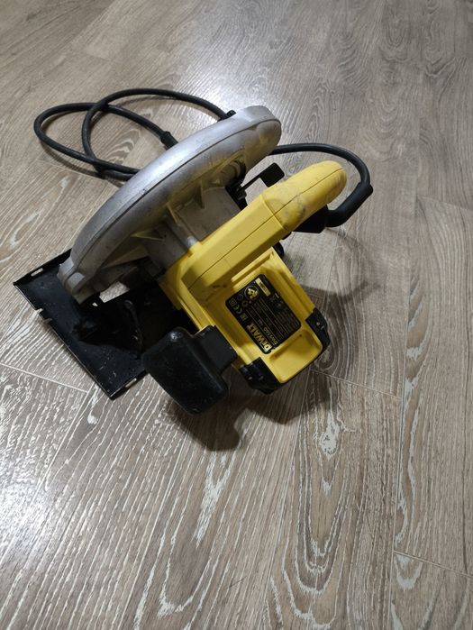 Дисковая пила DeWalt 184mm.
