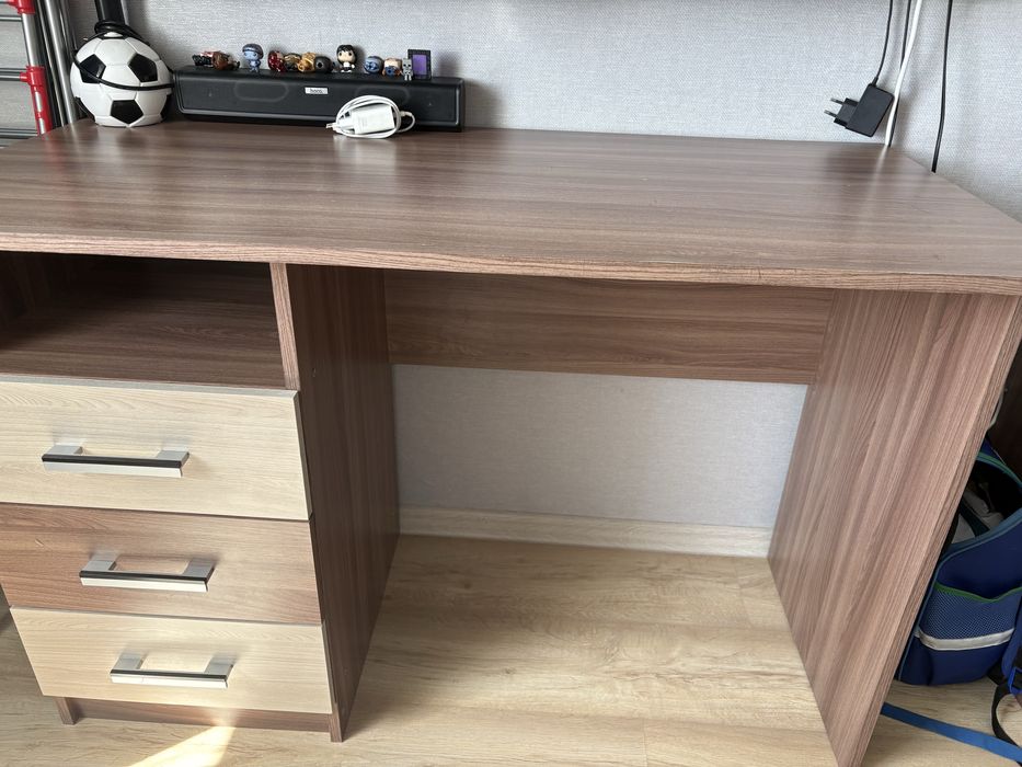 Продам письменный стол