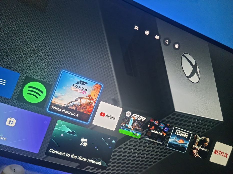 Se vinde Xbox One X