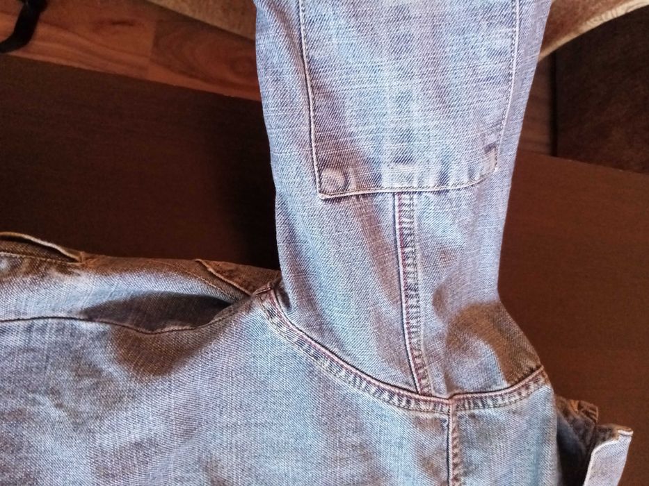 Продавам дънки и яке