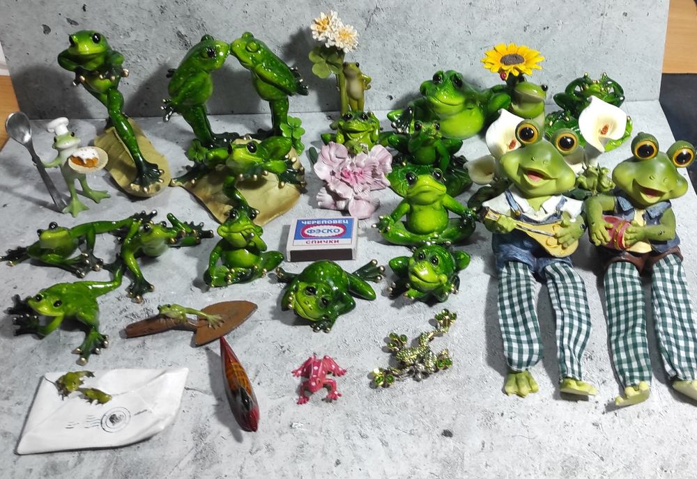 Фигурки лягушек коллекция