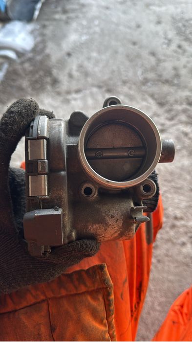 Продам дроссельную заслонку на приору