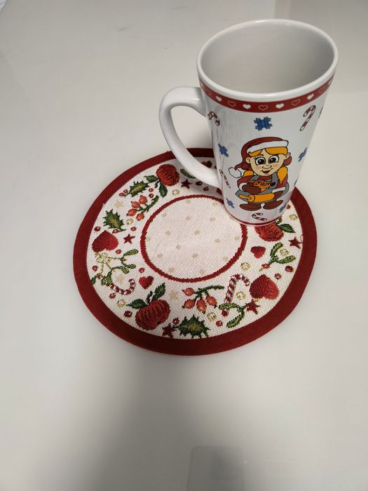 Декоративна покривка и подложка