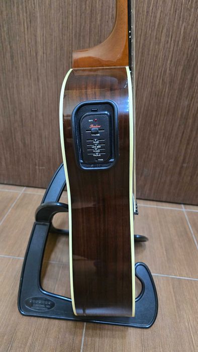 Vintage VEC 1100N all solid акустична китара
