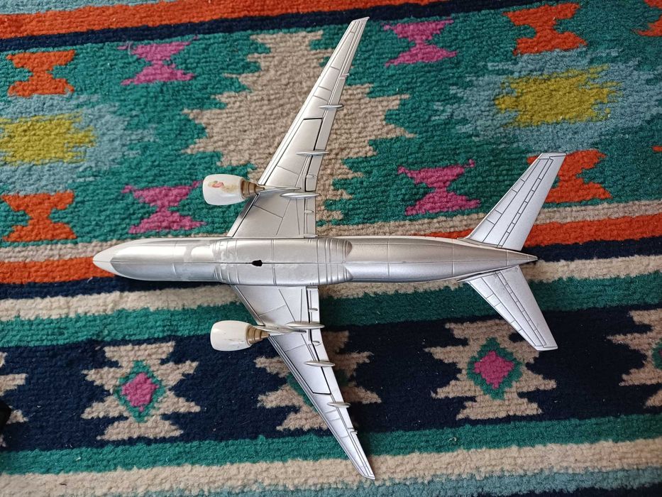 macheta avion jucarie