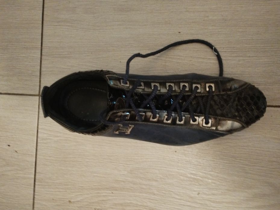 Продам кроссовки Harris