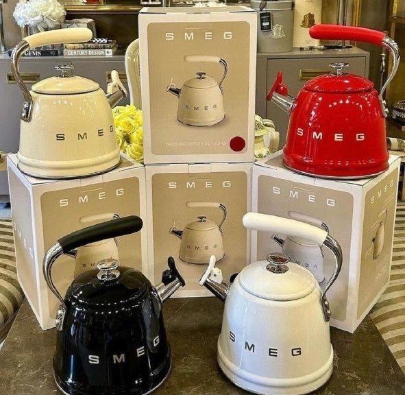 Чайник Smeg Style — стильная эмалированная модель для кухни