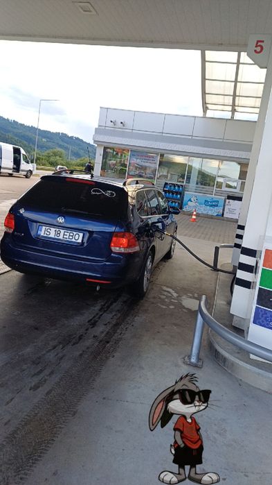 Vând Volkswagen Golf