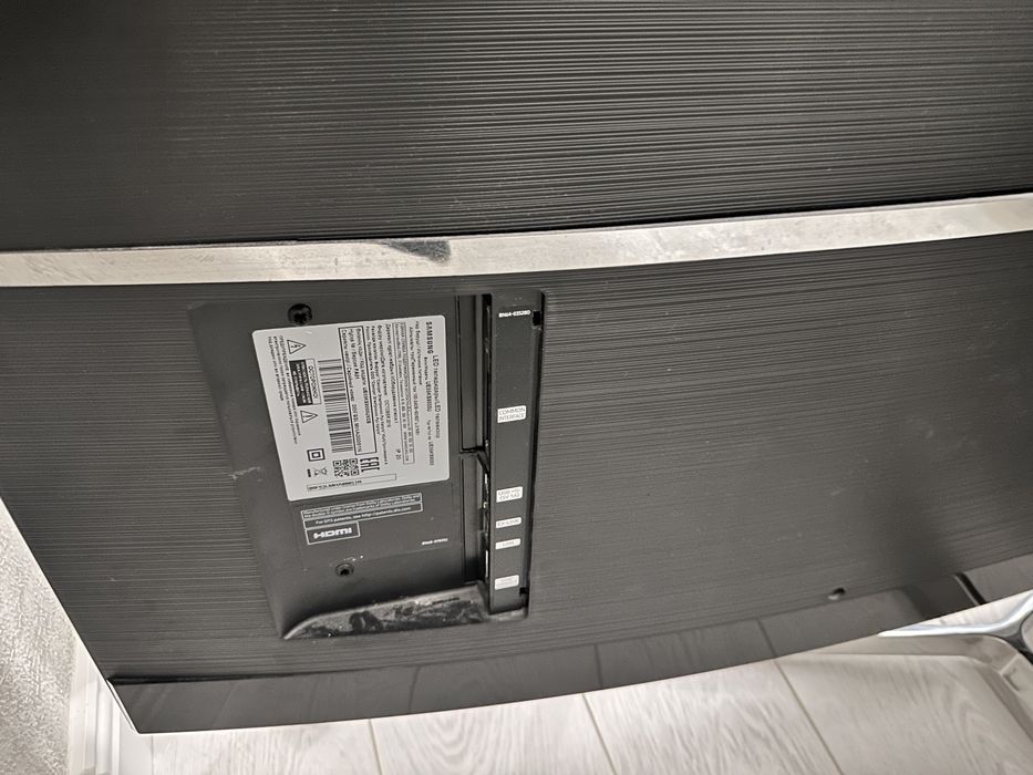 Samsung Ultra HD 55•