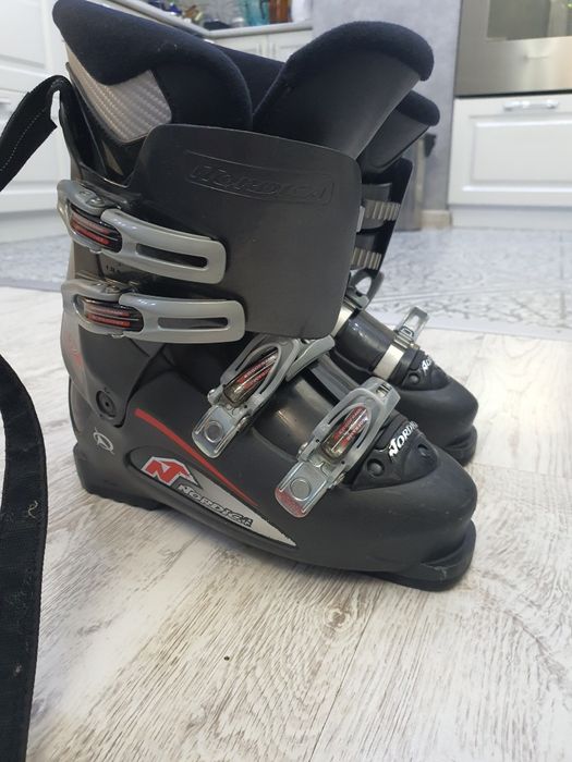 Ботинки горнолыжные