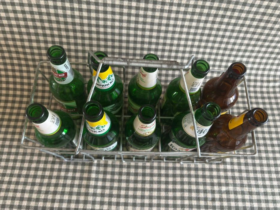 Метална кошница - супер здрава и удобна за носене.